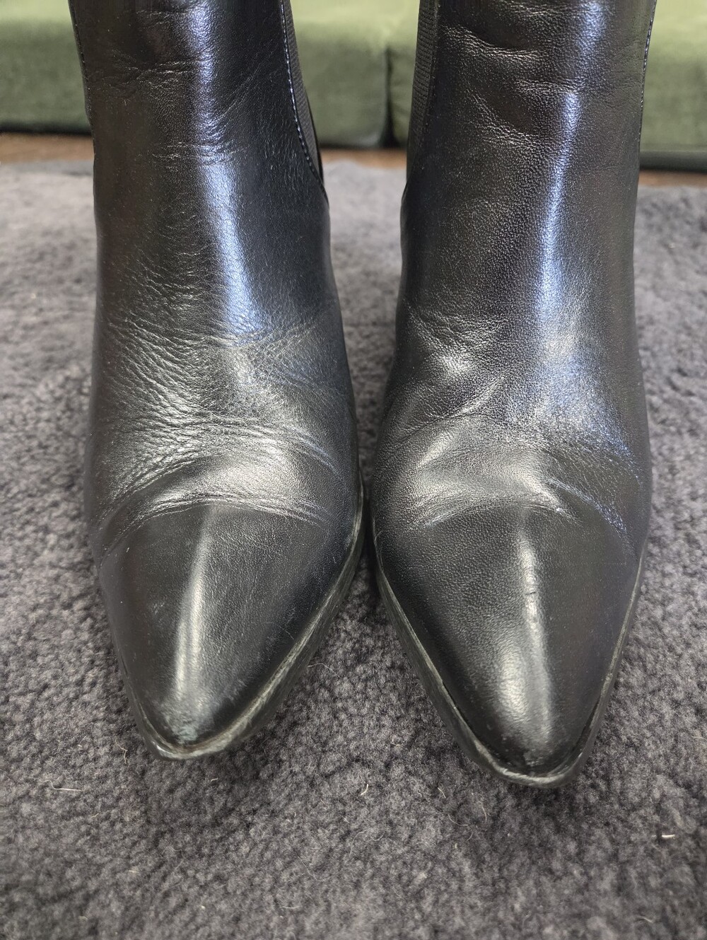 John Fluevog Black Leather Pointed Toe Chelsea Ankle Boots Sz 6.5 Sculpted Heel - Picture 7 of 9